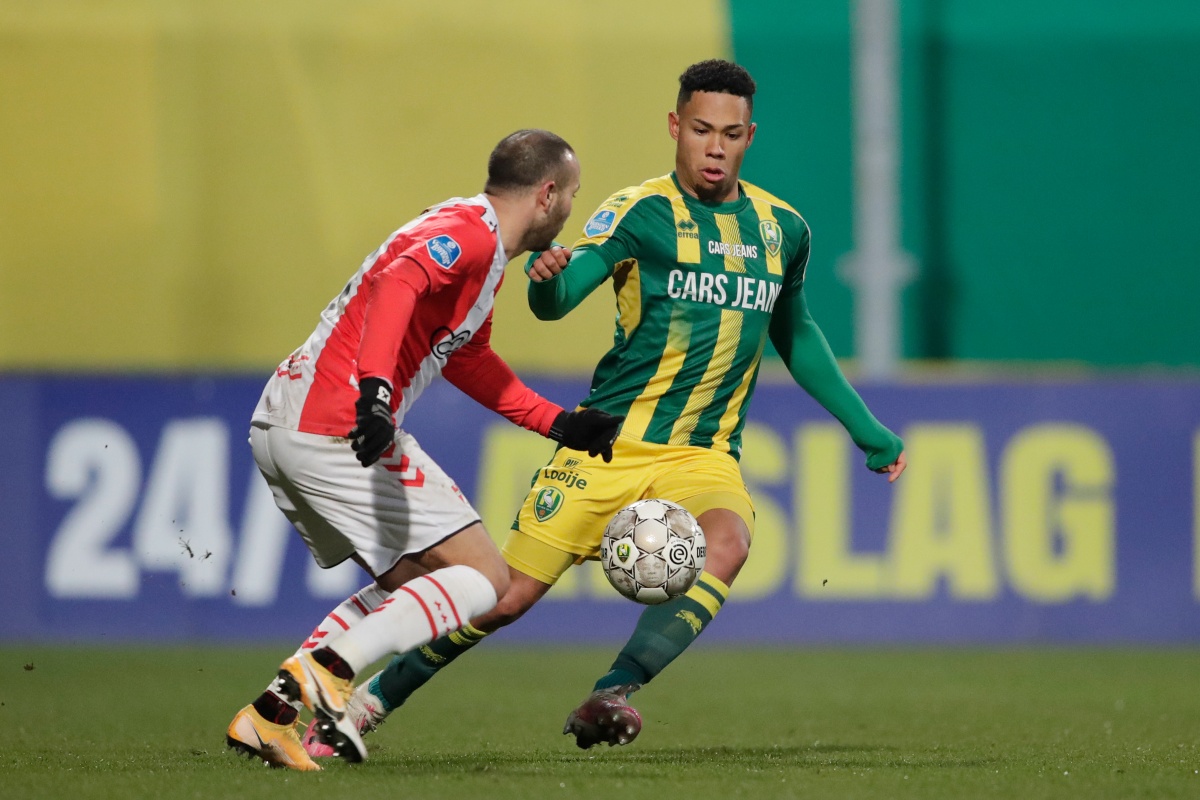 和阿曼的坚 和阿曼的坚