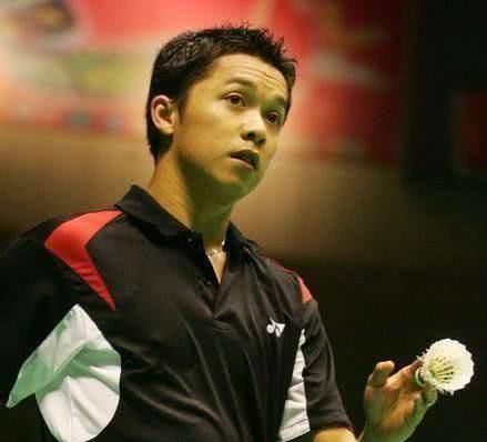 他摆脱了被 他摆脱了被