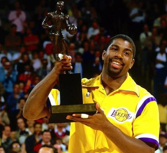 中展现了他 中展现了他